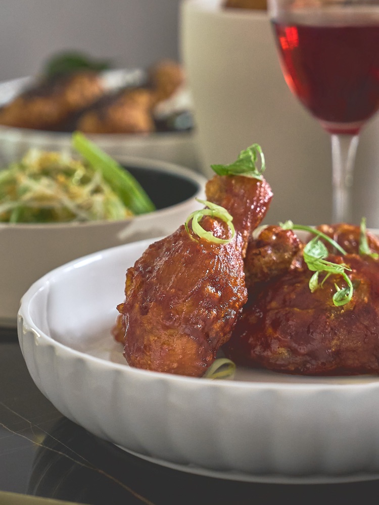 Poulet frit glacé au Gochujang chez Kozhi, Ottawa